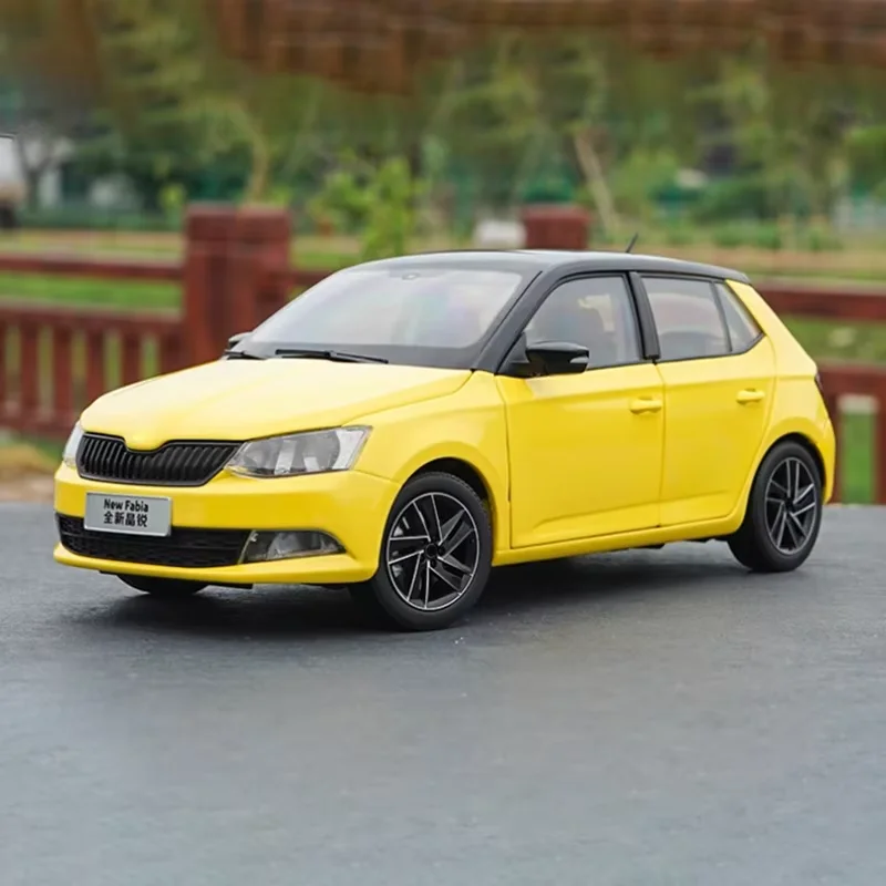 Diecast 1:18 Scale NEW Fabia 2016 Alloy Car Model Finished Product Simulation Toy Collection Static Model Display Ornament