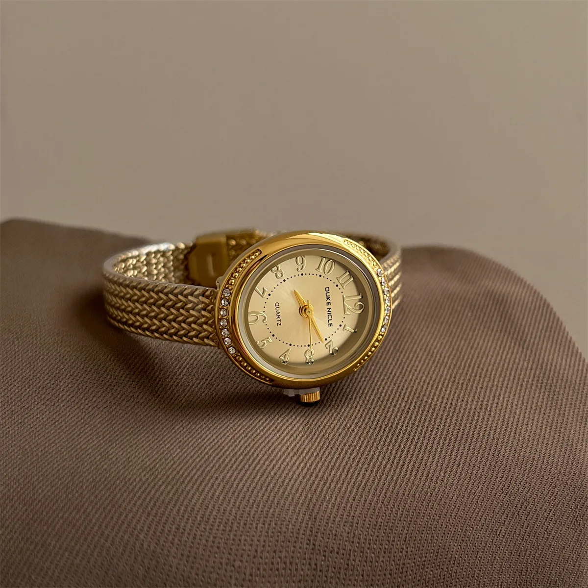 Sunlifex elegante feminino relógio de quartzo pequeno azul escudo dial relógio de pulso pulseira de aço ouro simples retro vestido relógios para mulher reloj