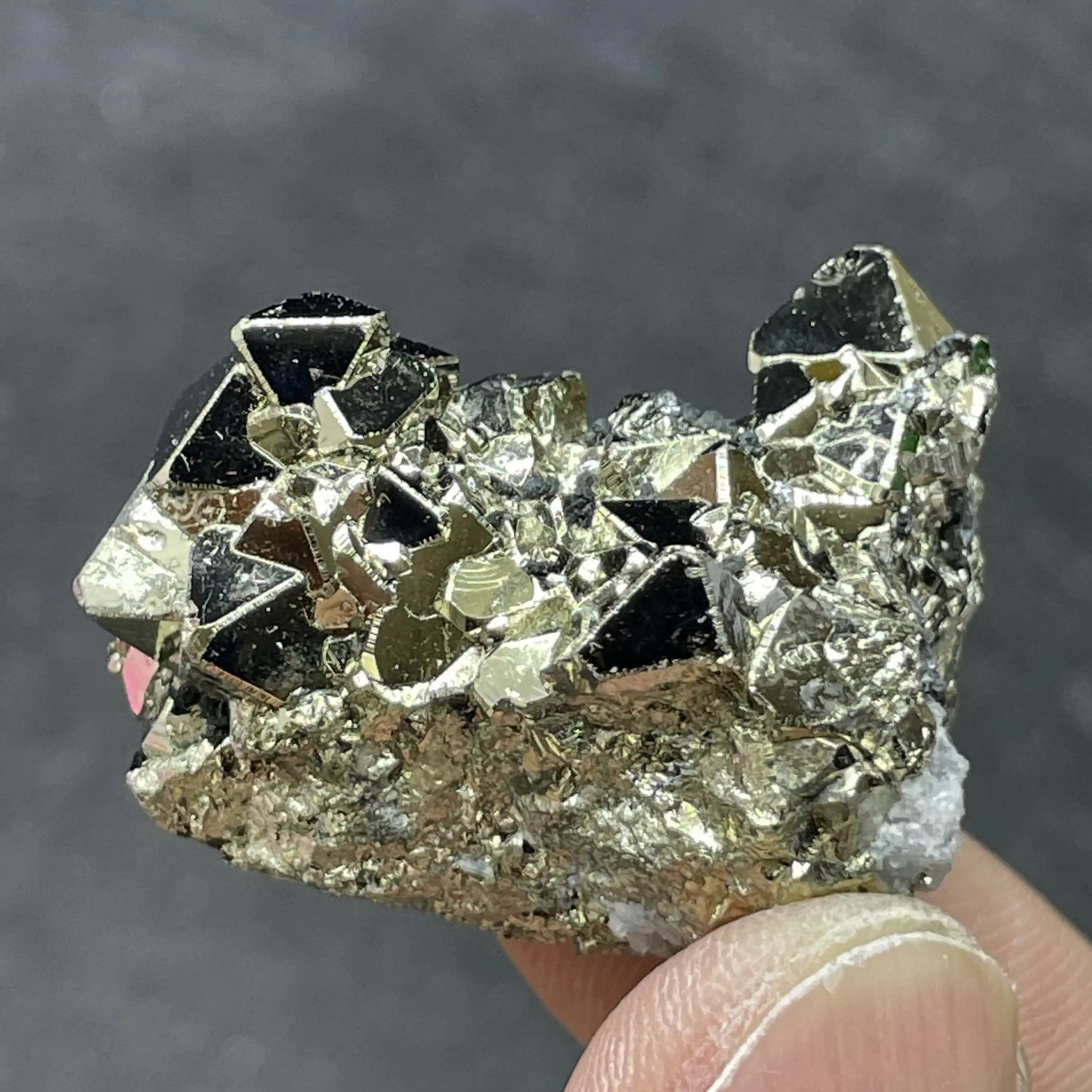 Natural Stone Peru Octahedral Pyrite Cube Crystal Mineral Specimen Raw Rock Quartz Home Decoration Healing