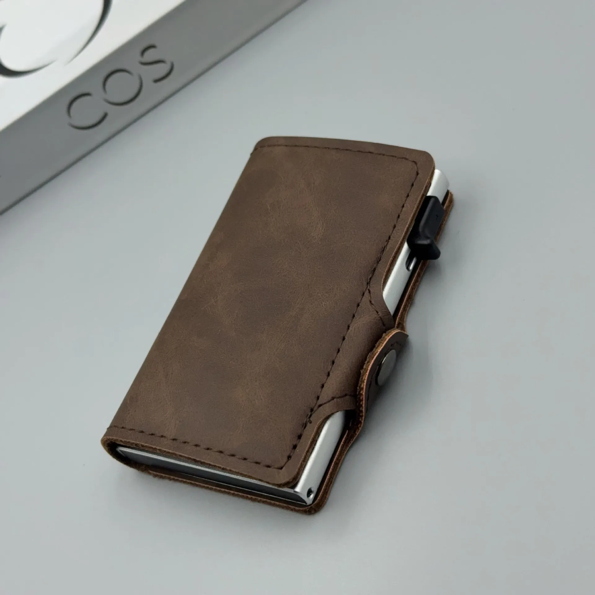 RFID-blockierender Pop-Up-Kartenhalter aus Kohlefaser, Herren-Geldbörse, minimalistisches Kredit- und Ausweiskartenetui, modische Geldbörse, Carteira Masculina – Detail 16