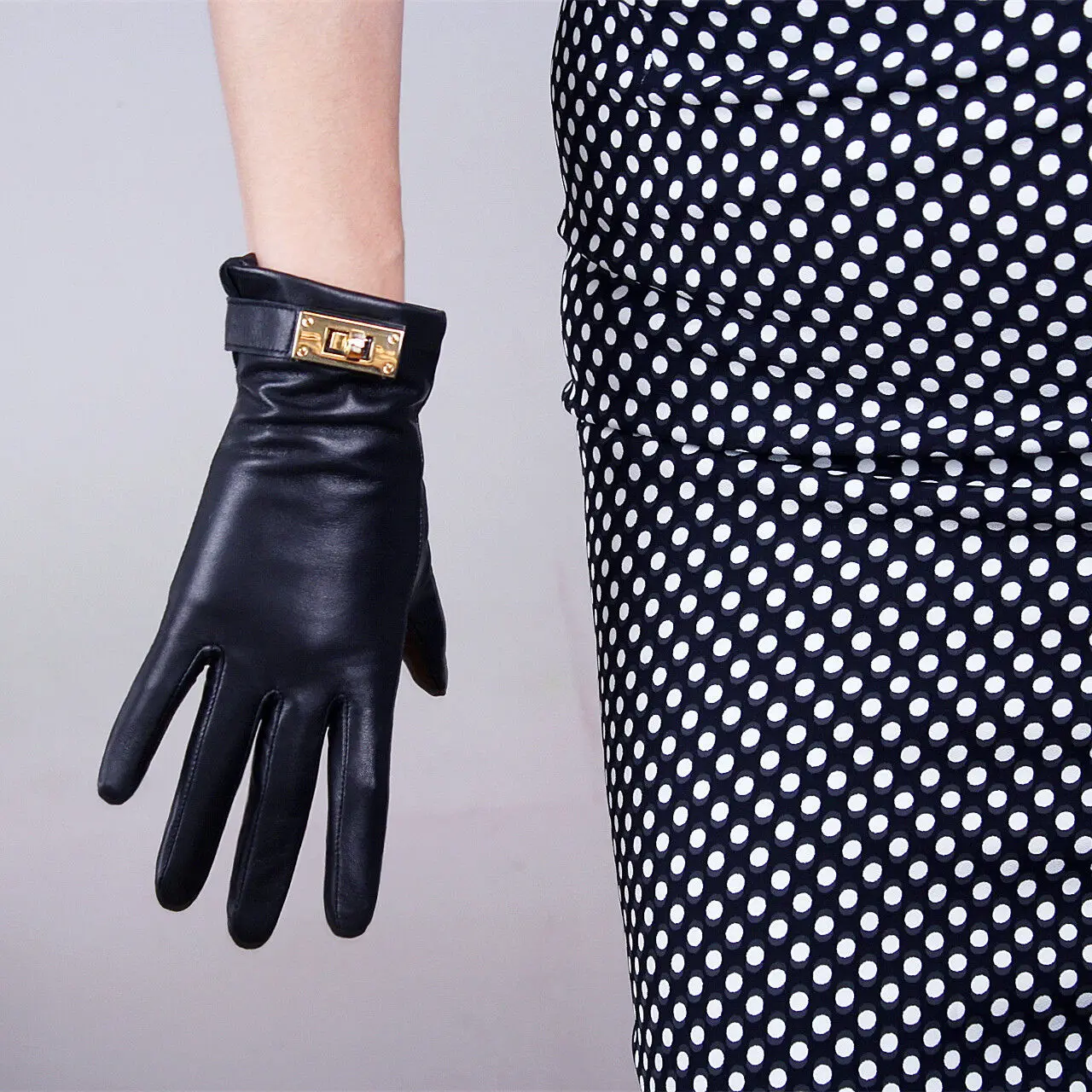 Women's Black Real Leather GLOVES Short Wrist TECH Genuine Lambskin Sheepskin Golden Button Fashion Closure Winter Warm Glove