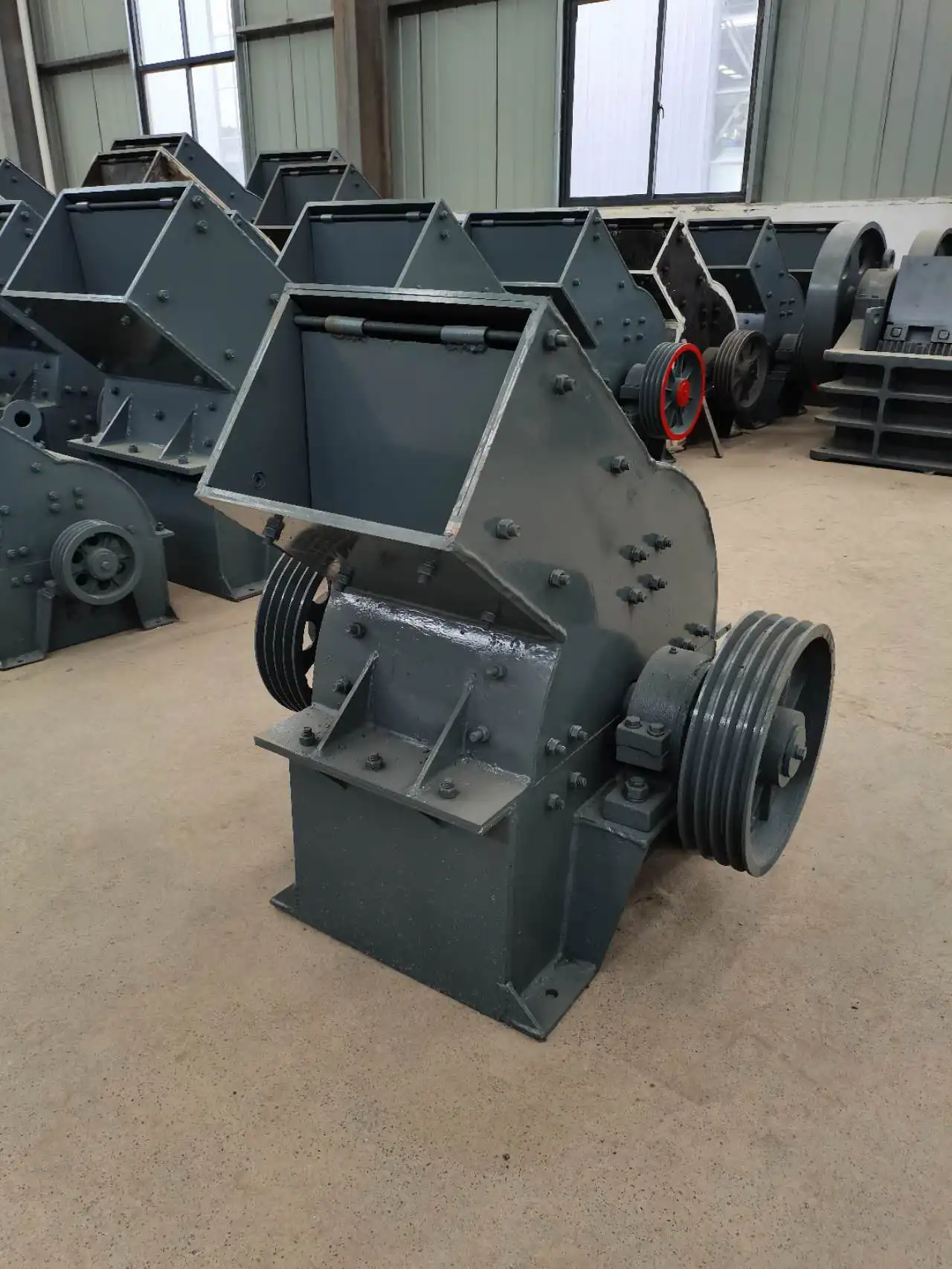 

Portable Hammer Crusher for Small-scale Construction Waste and Cement Clinker Grinding