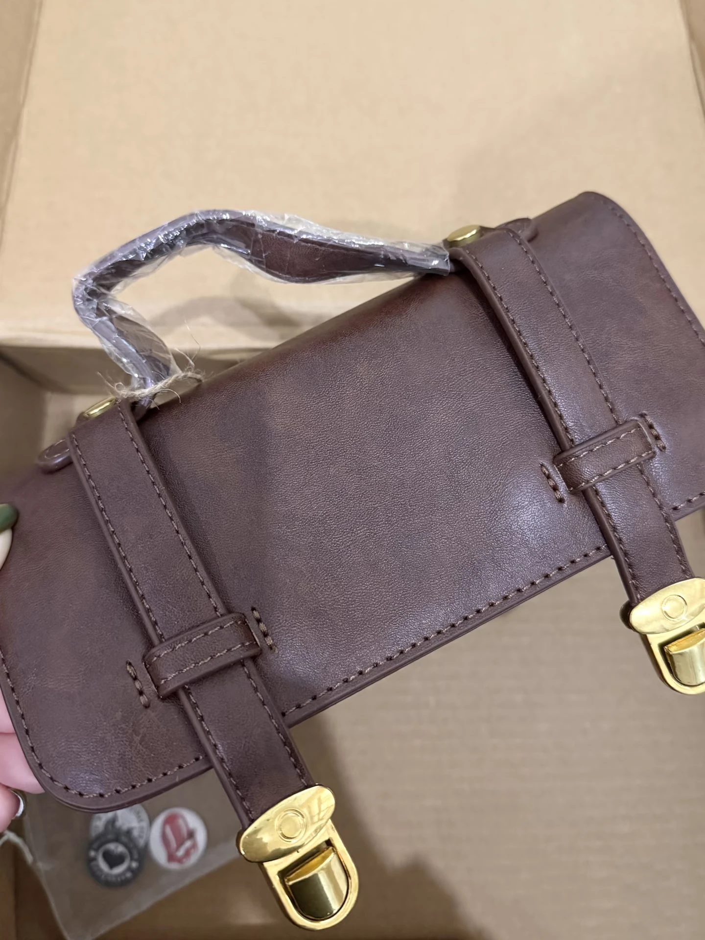 حقيبة بنية من البولي يوريثان للفصول الأربعة عالية الجودة بغطاء قلاب حقيبة كتف للسيدات حقيبة يد أمريكية عتيقة ملابس الشارع على طراز Preppy #4