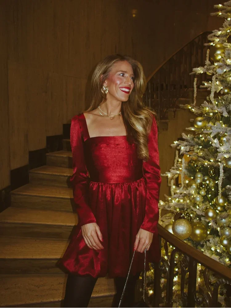 ชุดเดรสสั้นแขนยาวผ้าซาตินสีแดงสำหรับผู้หญิง ดีไซน์หรูหราทรงเอ คอเหลี่ยม เอวสูง แฟชั่นฤดูร้อนปี 2025 ชุดเดรสสำหรับงานปาร์ตี้