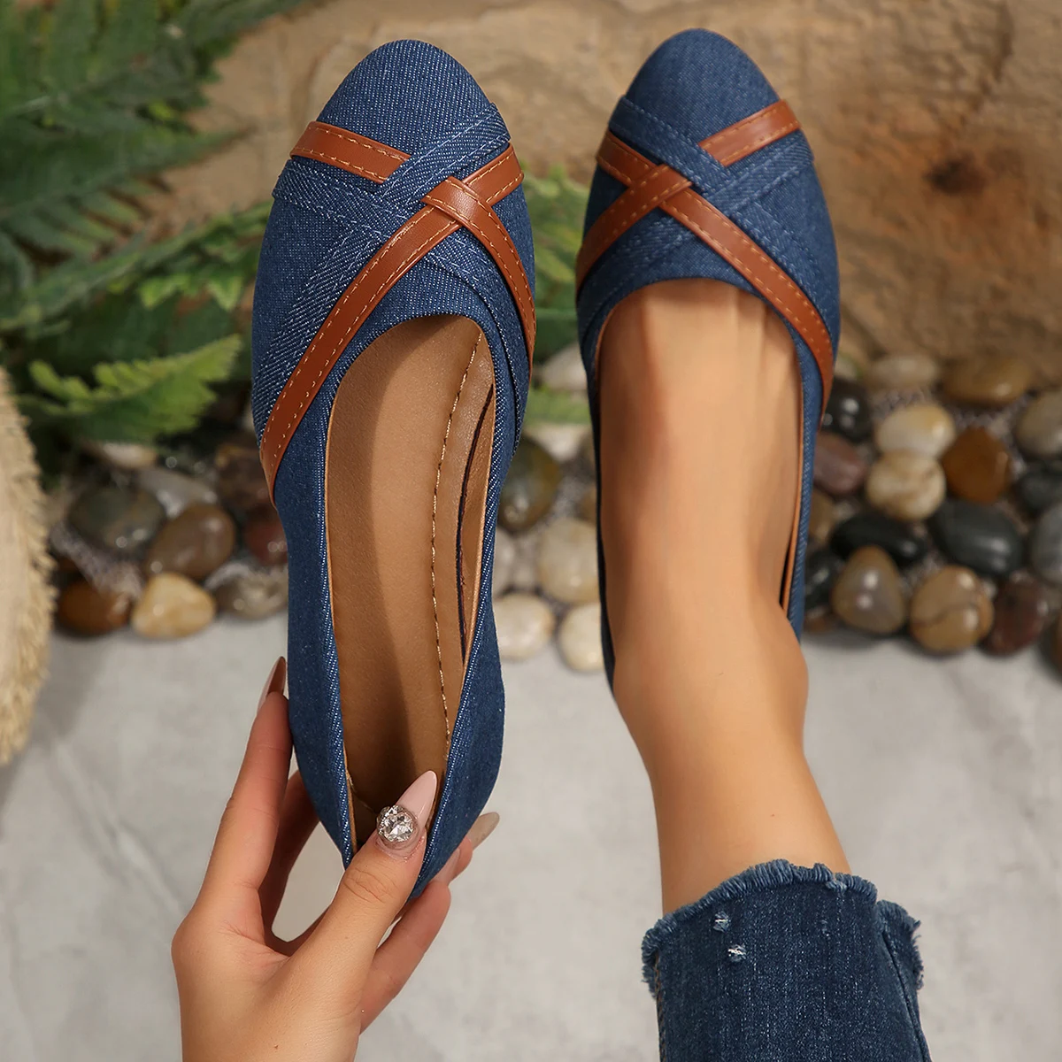 シンプルでスタイリッシュなローカットシューズ、フラットなローカットウォーキングシューズ、フレンチポインテッドトゥの通勤靴。