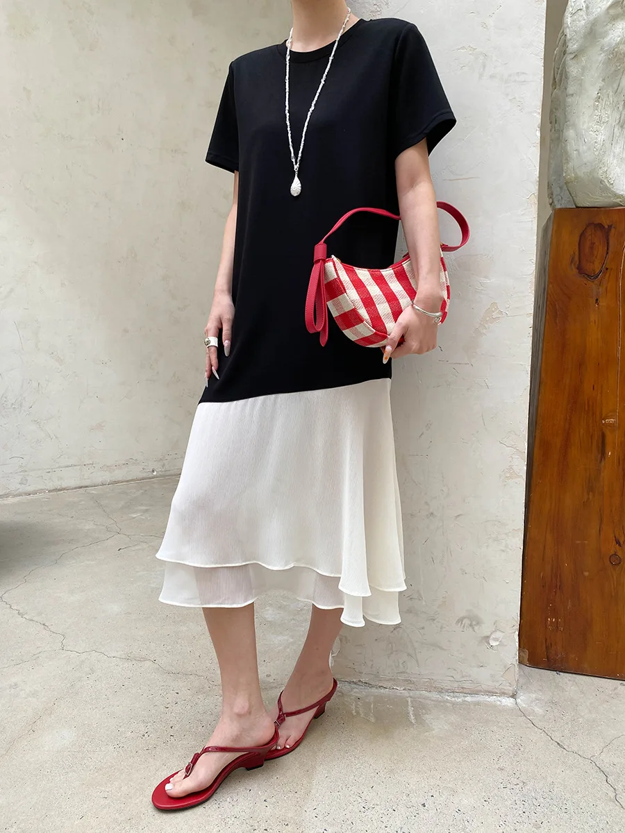 Sommerliches Damen-T-Shirt-Kleid in unifarbenem, modischem, unregelmäßig geschnittenem, lockerem und schlank machendem Design. – Detail 8