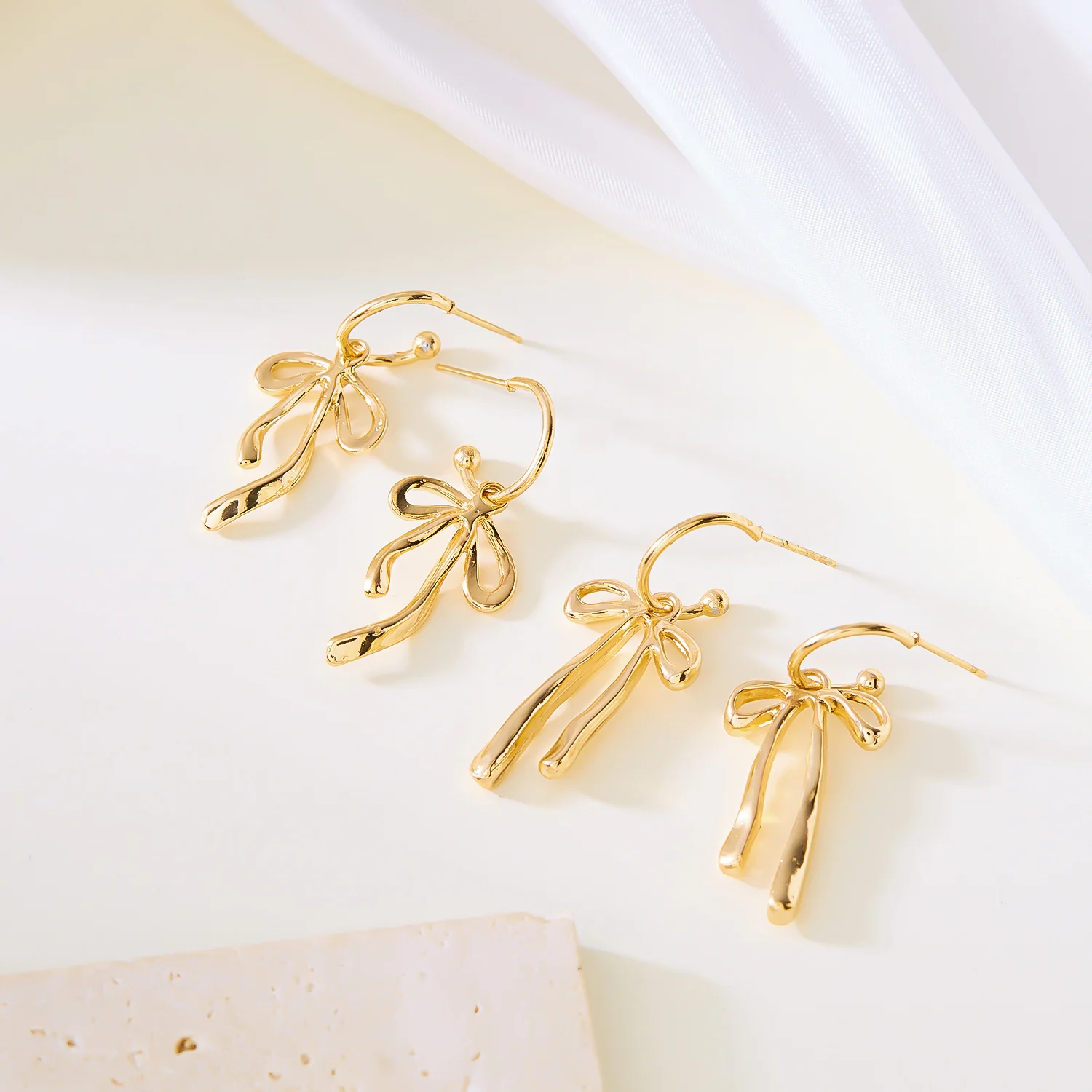 Gold Plated Bowknot Dangle Earrings for Women Fashion Vintage Bow Tassel Metal Piercing Earring Party Friendship Jewelry Decor