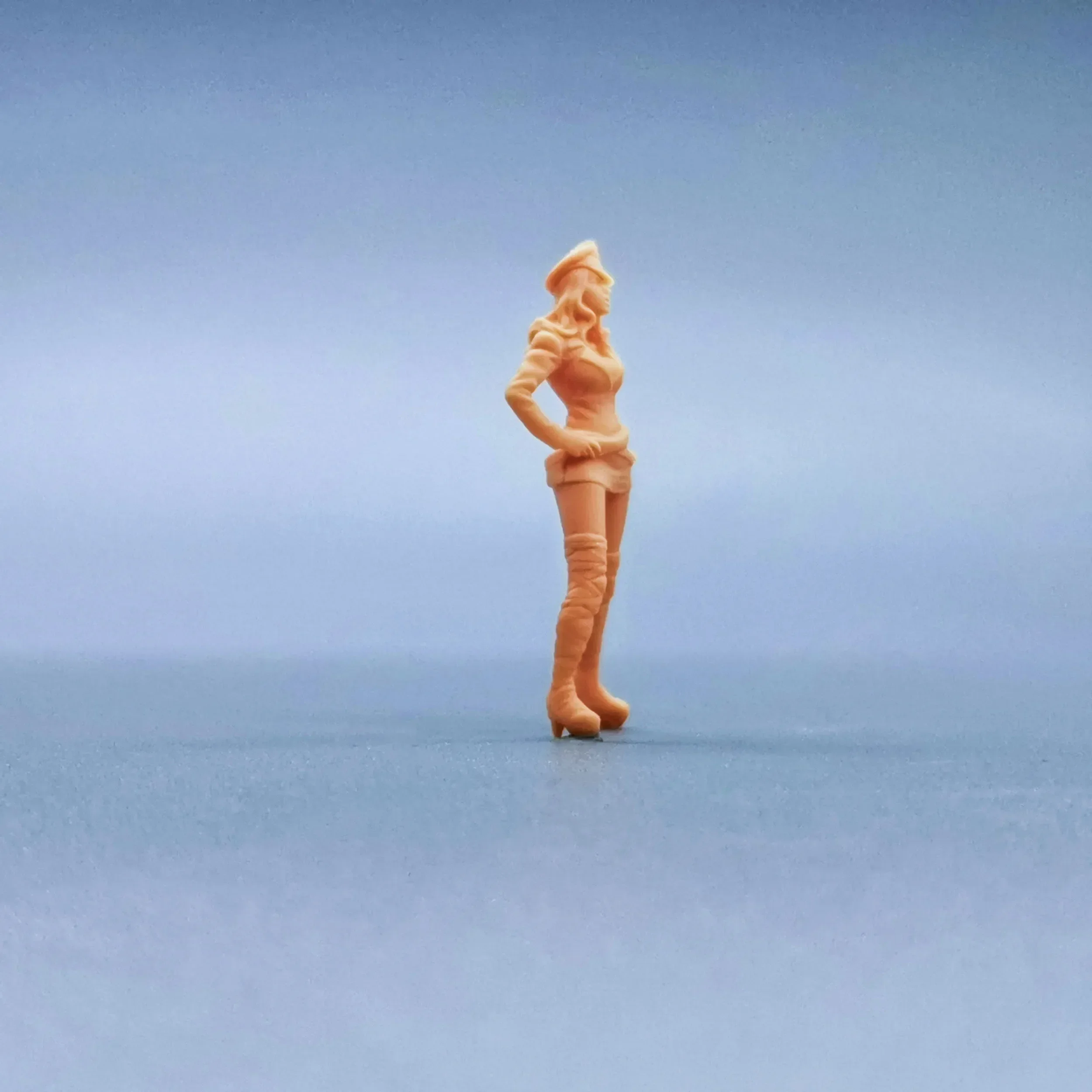 1/64 1/43 Beeldjes Schaalmodel Hars Vrouwelijke Politieagent op Heupen Ongekleurde Miniaturen Diorama handgeschilderde W201