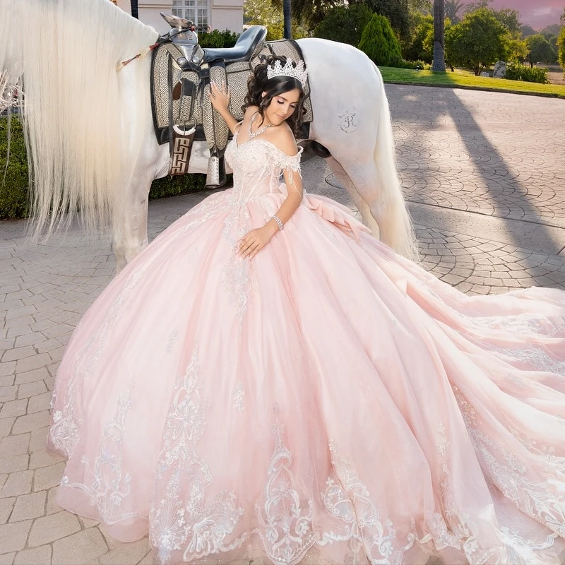 

Розовое блестящее платье для квинсеаньеры с открытыми плечами, бальное платье для Sweet 16, с пайетками, аппликациями, кружевом, бисером и кристаллами, для дня рождения, Vestido