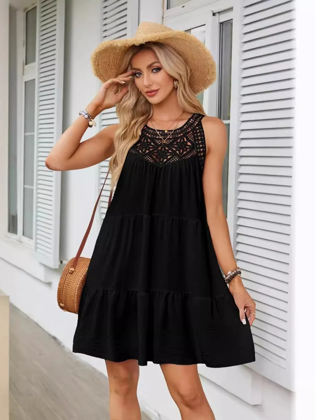 Falda de poliéster con encaje hueco y cuello halter para mujer, estilo casual básico de color liso, línea A, para verano