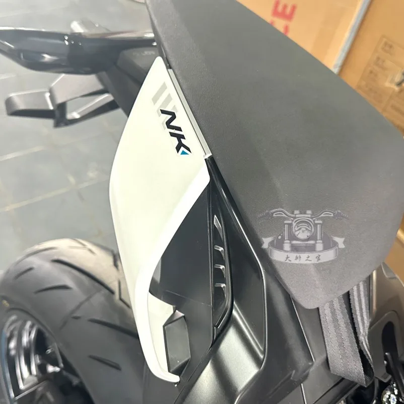 For CFMOTO Motorcycle Accessories 675NK Rear Hood Rear Seat Cushion Protective Plate Outer Shell Decorative Panel Rear Wing