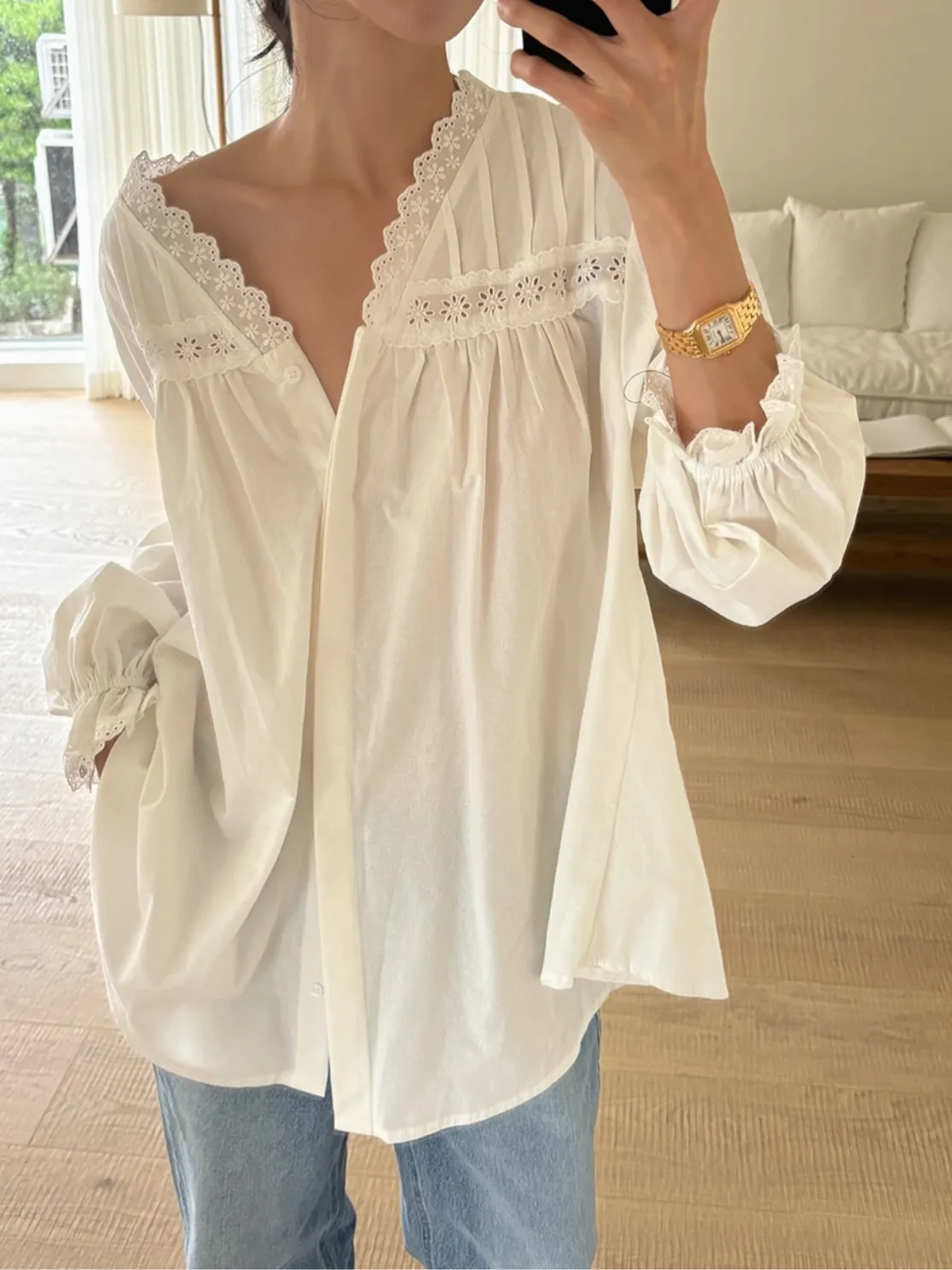 

Ele V-ne Long Sve Lace Hollow out Loose Women's irt Chic Autumn Sweet Single Button Faionable Versatile Top