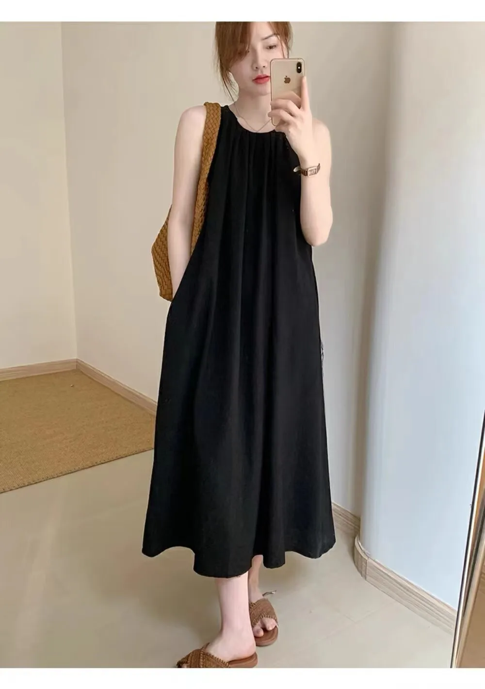 

French backless sleeveless vest, niche design, hanging neck strap, long skirt, high-quality texture, dress