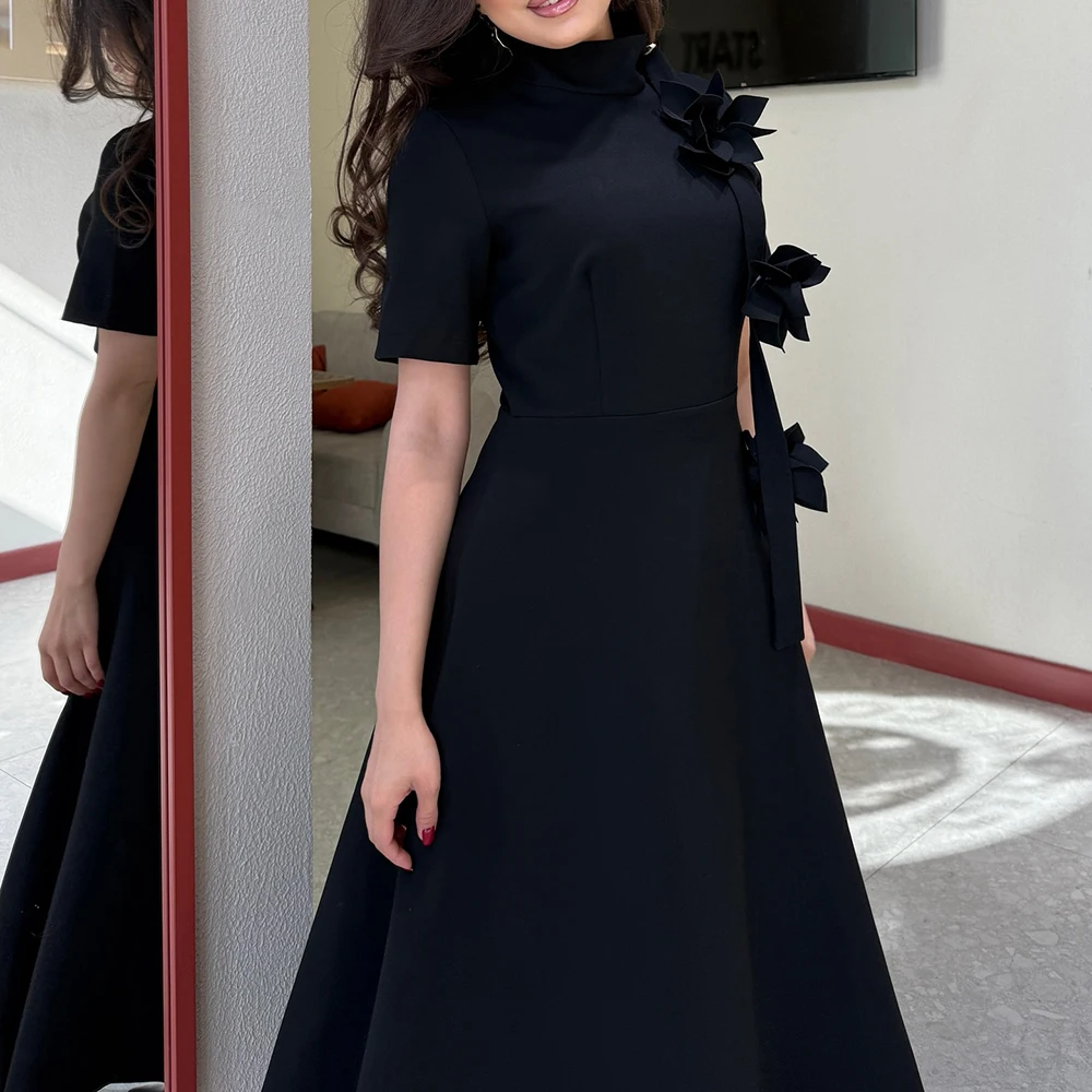 Maßgeschneiderte A-Linie-Abendkleider, knielang, Stehkragen, kurze Ärmel, Abendkleid, modische Blumen, schlichtes, drapiertes, lässiges Partykleid