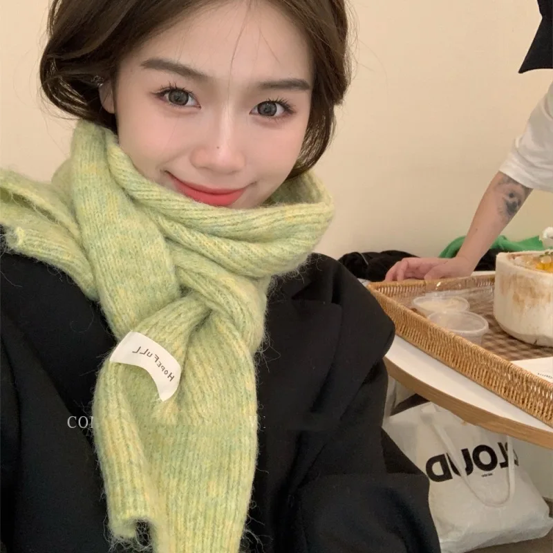 

Новый зеленый вязаный шерстяной шарф, женский зимний корейский вариант, универсальный теплый утолщенный однотонный студенческий шарф из жареного теста Wh49