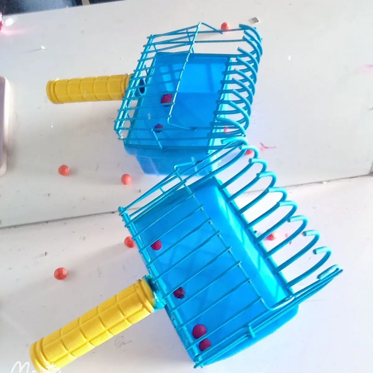 

Разнообразие инструментов для сбора фруктов, черничное фруктовое масло, чай, ароматные инструменты для сбора фруктов.