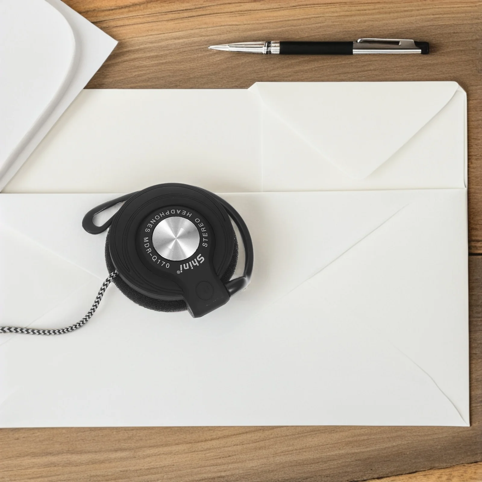 1 Pair Earhook Headphones Wired 3.5Mm Stereo In-Ear Earbuds Noise Isolating For Phone Computer Dvd Sports Clip On Ear Headset