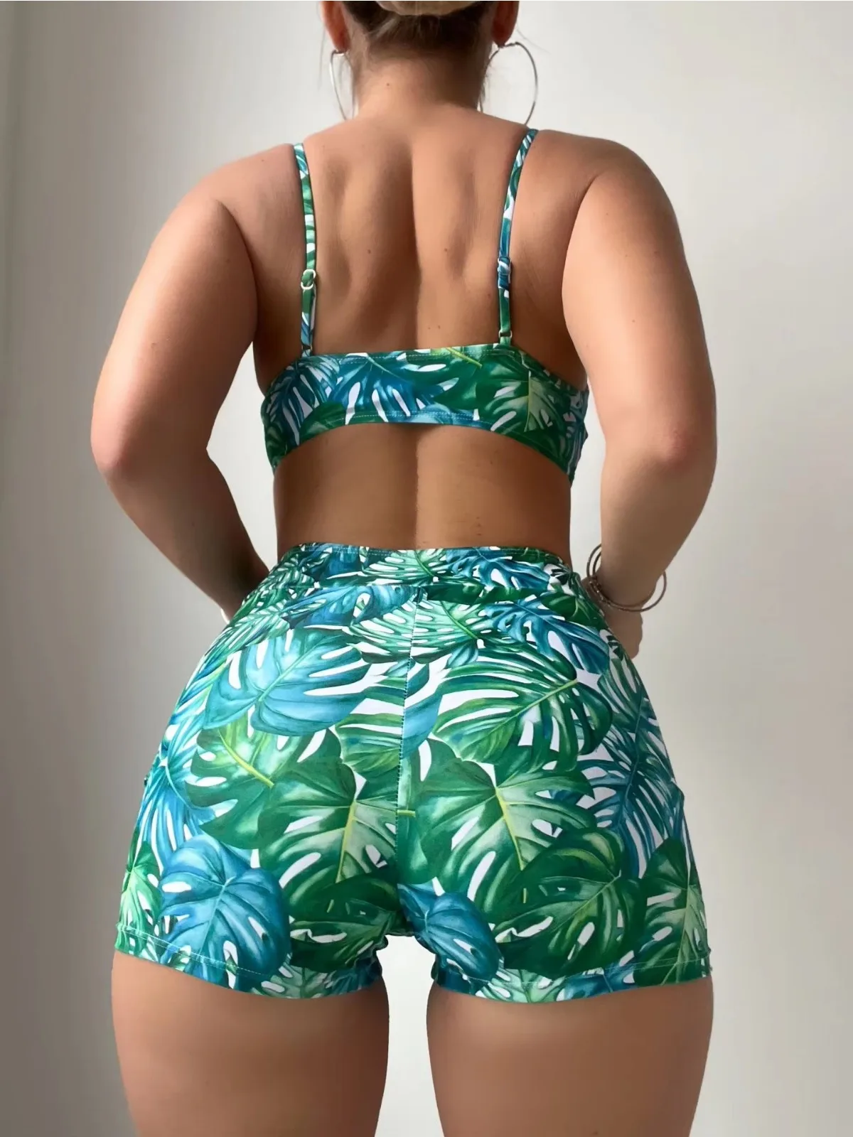 Maiô feminino com estampa de folhas verdes, 2 peças, biquíni tankini de cintura alta, verão, praia, férias, gola em u, suspensório, costas nuas