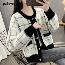 Frauen trend ige karierte klassische schicke Perlen Knopf gestrickte Strickjacke Herbst Winter weibliche koreanische elegante Langarm lose Pullover Mantel