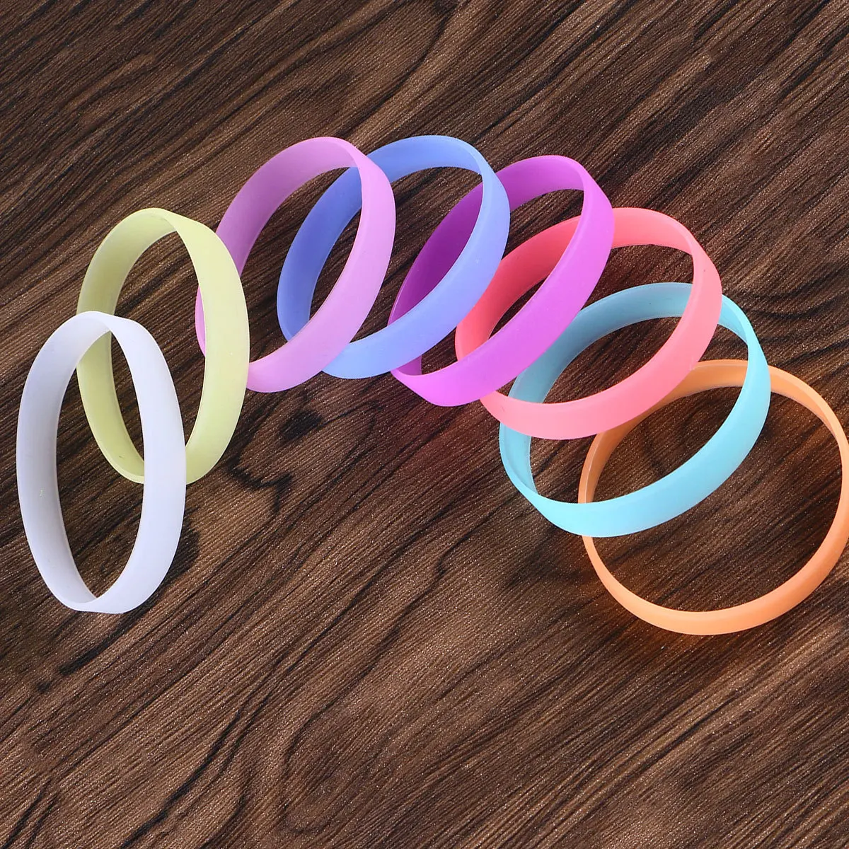 

8PCS Luminous Wristbands Silicone Colorful Bracelets Custom Bands Party Favors for Sports School Carnival (8 Colors)