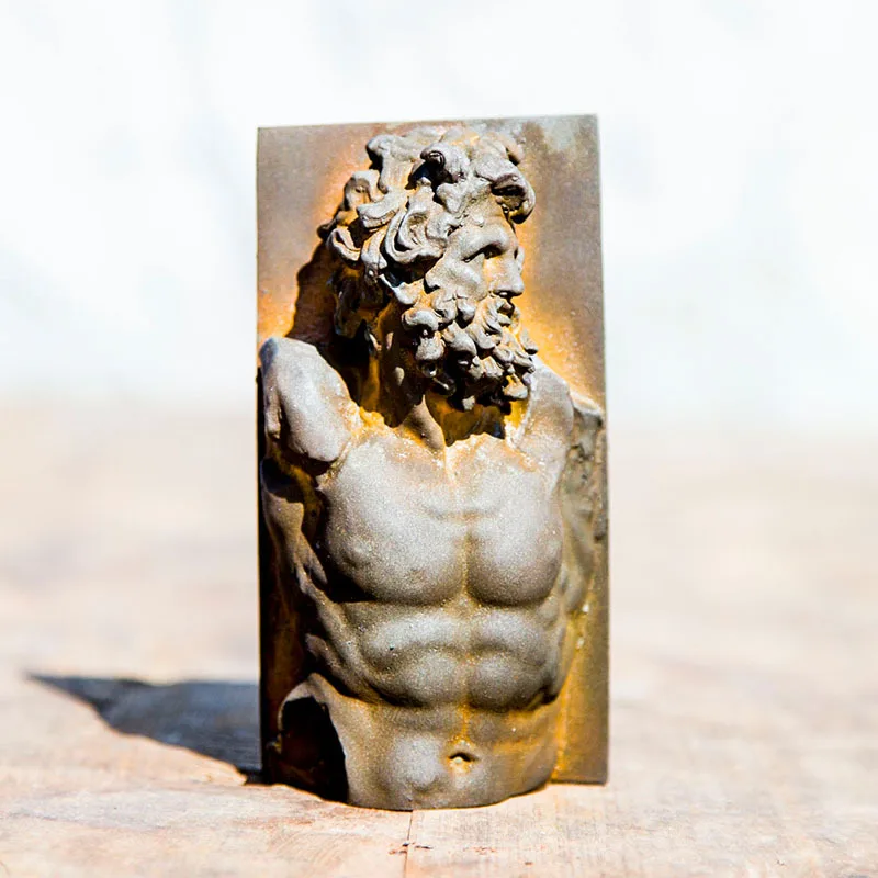 sculpture-europeenne-elegante-en-fonte-decoration-minimaliste-pour-la-maison-œuvre-d'art-de-bureau