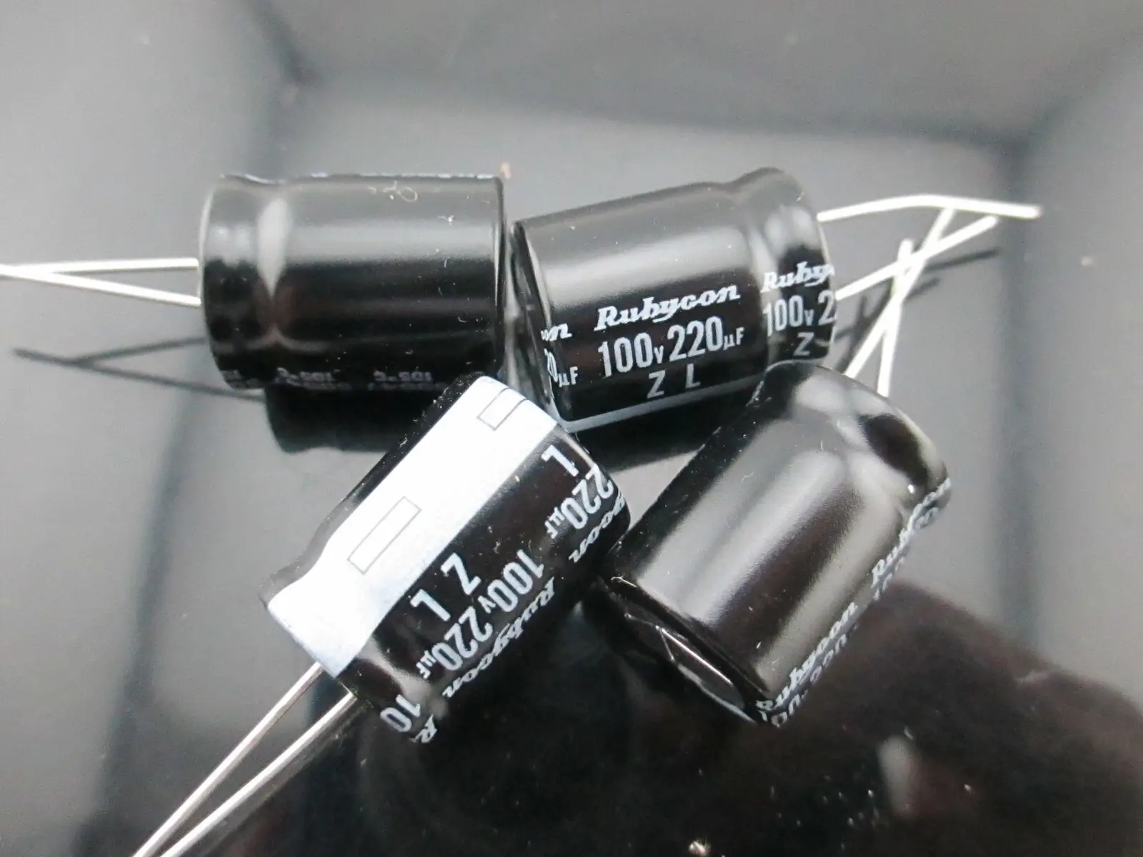 

10pcs RUBYCON ZL 220uf 100v 220mfd Capacitor long life 105℃ 16*20mm