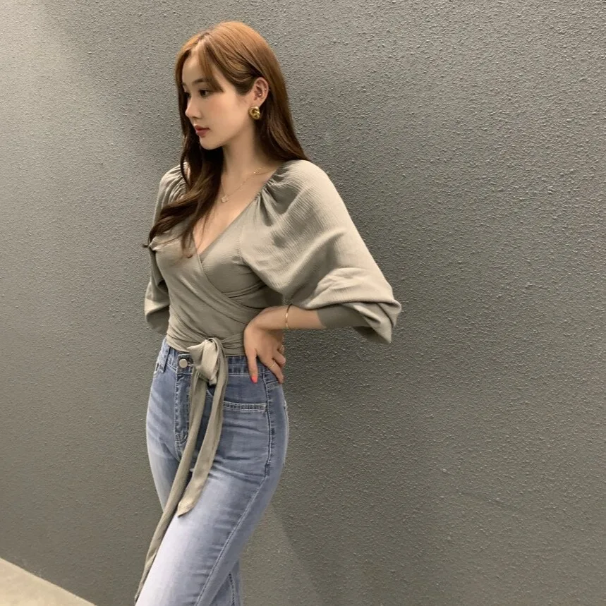 

V-Neck Bubble Sleeve Tie-Back Short Chiffon Blouse Women's Fashion Spring Collection 18-24 Years Old Other Style Other Material