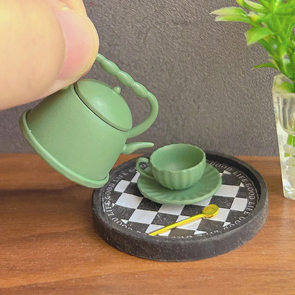 1 pz 1/12 accessori per casa delle bambole in miniatura metallo vintage teiera mini brocca per il latte bollitore giocattolo per la decorazione della casa delle bambole OB11 bjd