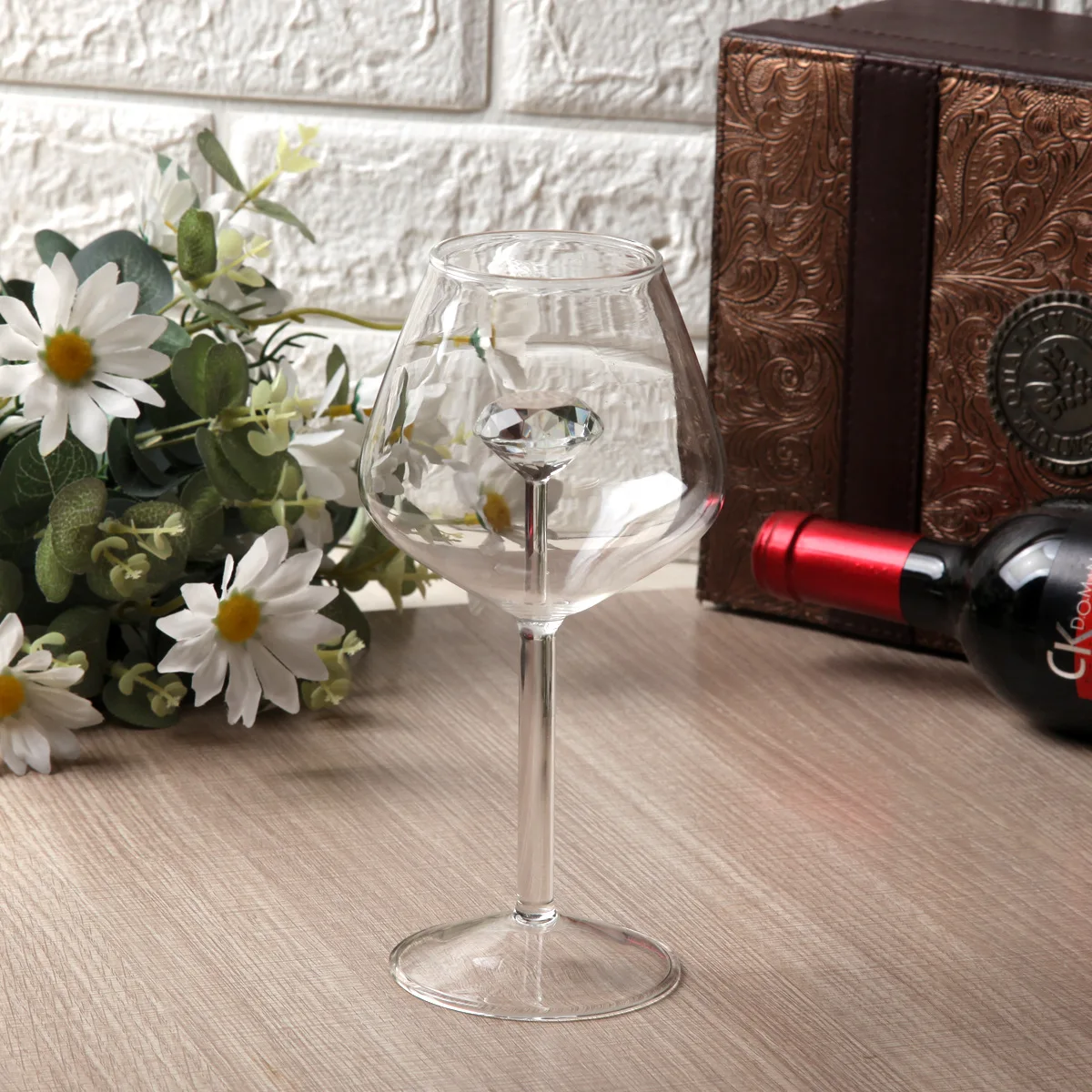 1 PC  220ML Red Wine Goblet Built-in  3D Diamond Transparent Wine Glass Home Bar Party Whiskey Glass Dinner Decoration