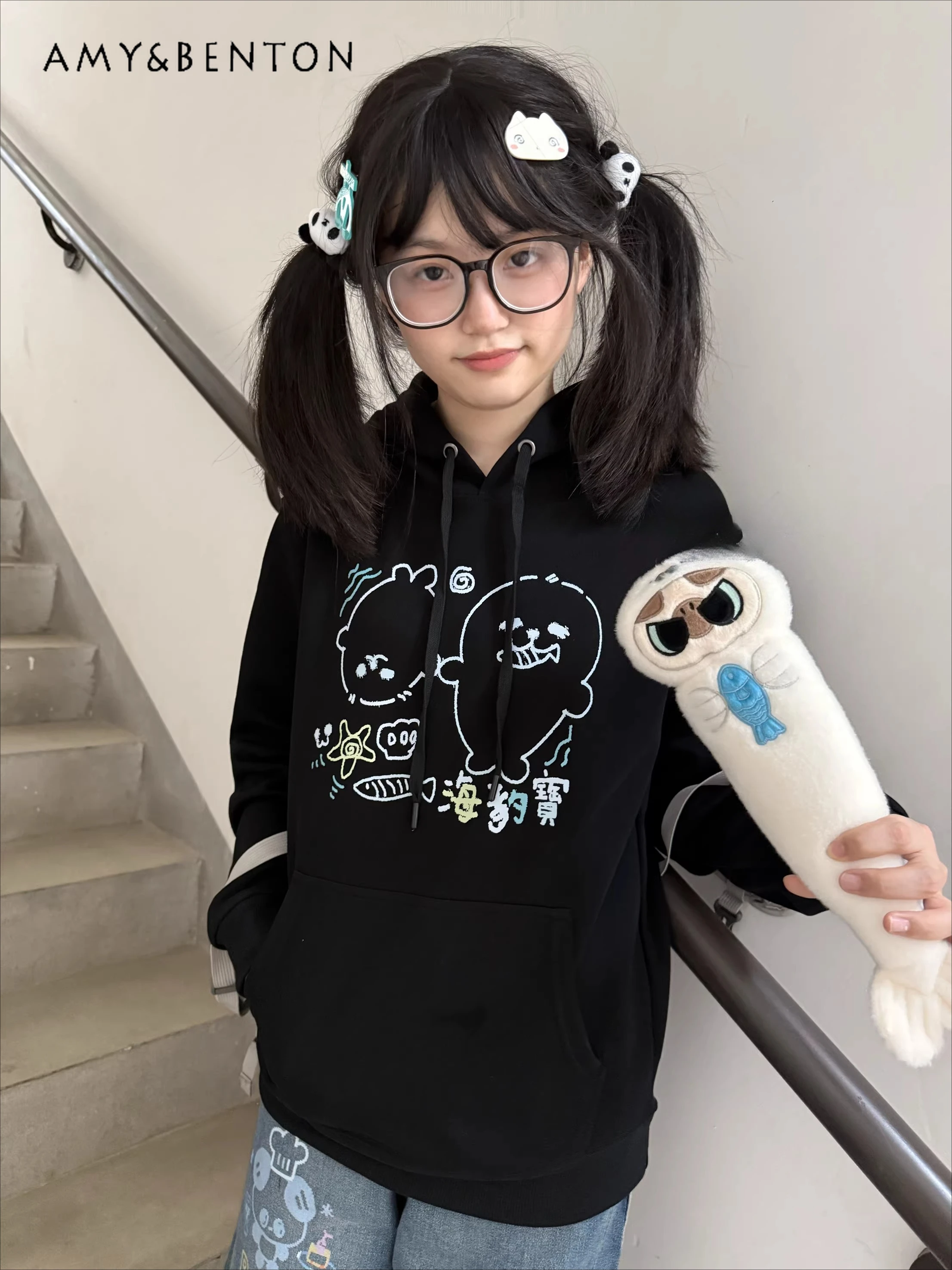 

2026 New Spring and Autumn Japanese Style Women's Cute Sweet Cartoon Seal Print Loose Casual Daily Black Hoodie