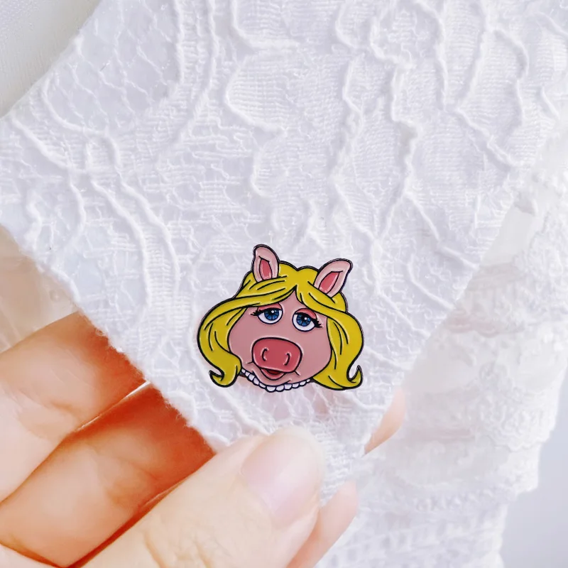 عرض ملكة جمال خنزير المينا دبوس شخصية كلاسيكية بروش شارة أفضل صديق هدية