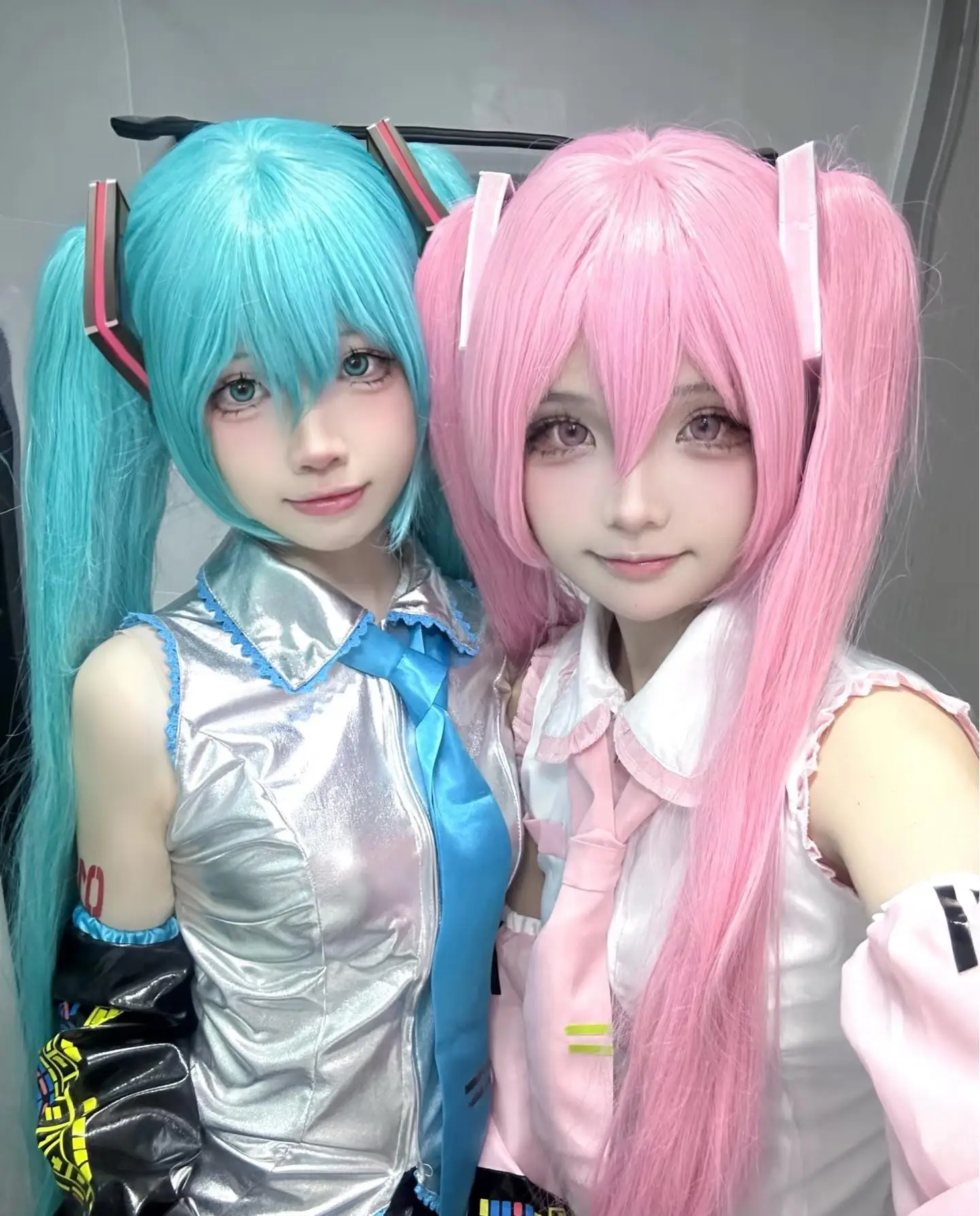 Utimate Sakura Hatsune Cosplay Wig Pink Synthetic Hair Long Ponytails