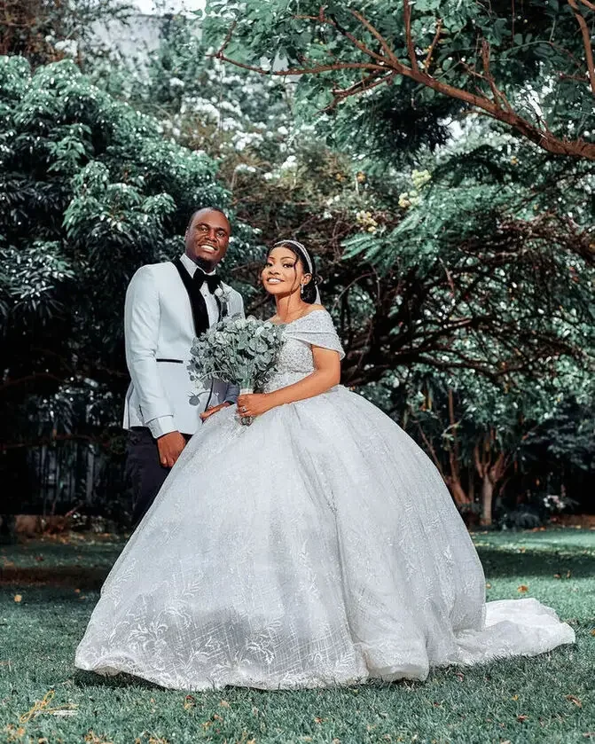 

Customized Bridal Woman Off The Shoulder Beading Robe Robe De Mariage Diamond Bridal Gowns Plus Size Wedding Dress