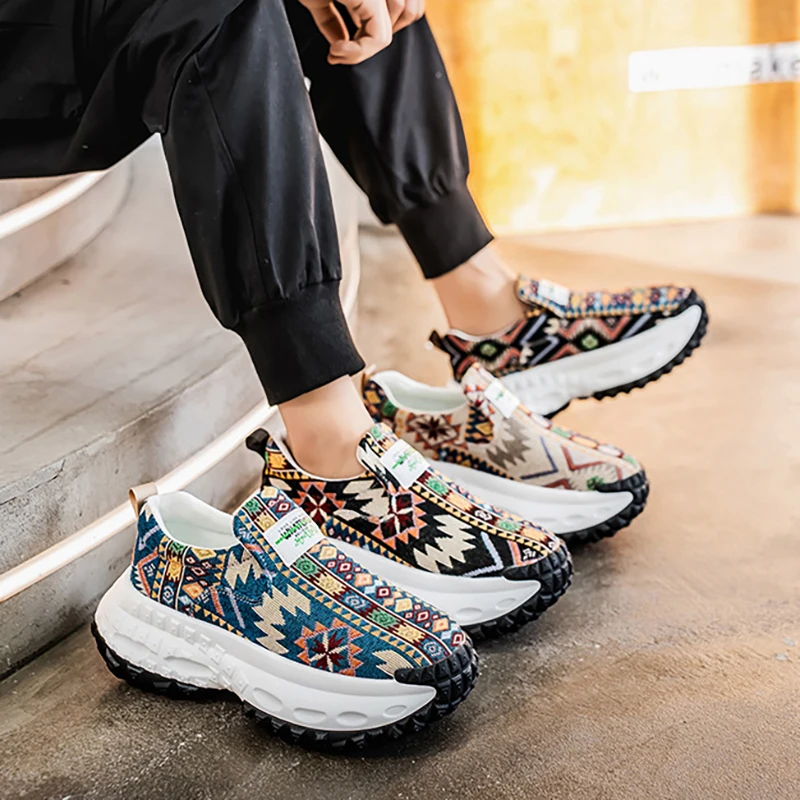 Classic Outdoor Shoes Men Embroidery Soft Comfortable Breathable Abrasion Resistant Non-slip Heighten Thick Soled Shoes