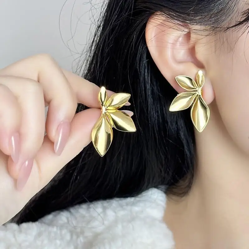 Flower Leaf Stud Earrings for Women, Golden Botanical Statement Earrings, Elegant Jewelry for Daily and Party Outfits