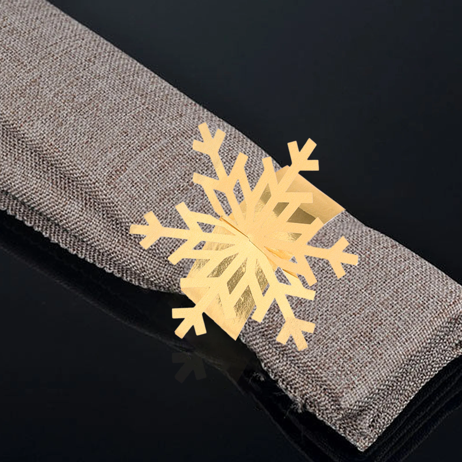 

25pcs Snowflake Christmas Napkin Holders Rings White Gold Christmas Party Table Decors Xmas Holiday Dining Set