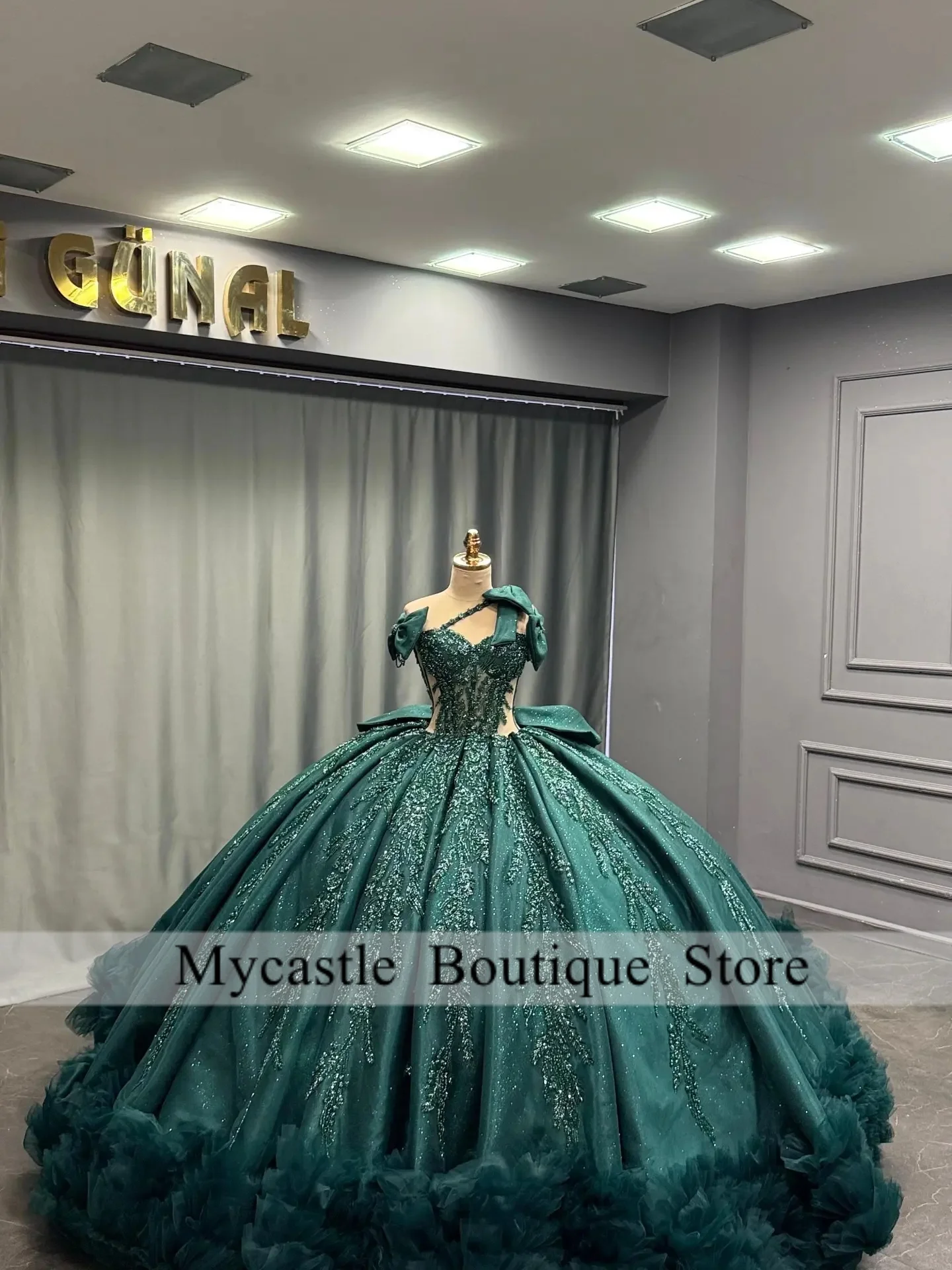 Dark Green One Shoulder Quinceanera Dress Big Bow Heavy Glitter Sequin Appliques Puffy Ball Gown Ruffle Sweet 16 XV Customized