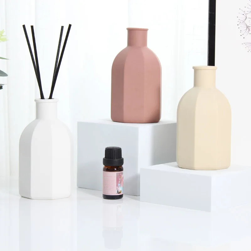 Nordic Style Ceramic Aromatherapy Bottle , Ins High-value Handmade Figurine Home Decoration Empty Bottle Fragrance Diffuser