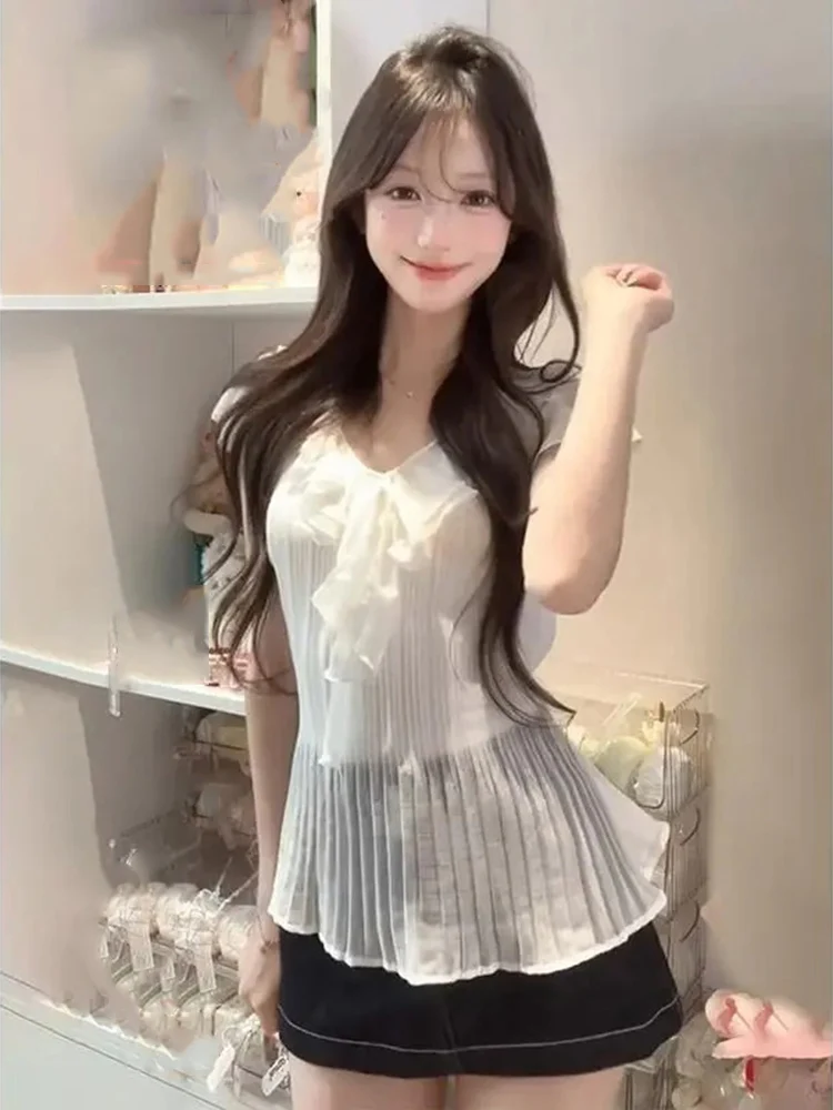 قمصان بيضاء ملابس نسائية 2025 قمصان دي موخير قصيرة الأكمام الخامس الرقبة طيات البلوزات سليم صالح الكشكشة رقيقة بلوزات من الشيفون الإناث