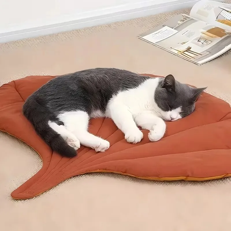 Leaf Shaped Pet Bed Soft Washable Non-Slip Mat for Cats and Dogs Thickened Polyester Cushion Reversible Travel Camping Pet Bed
