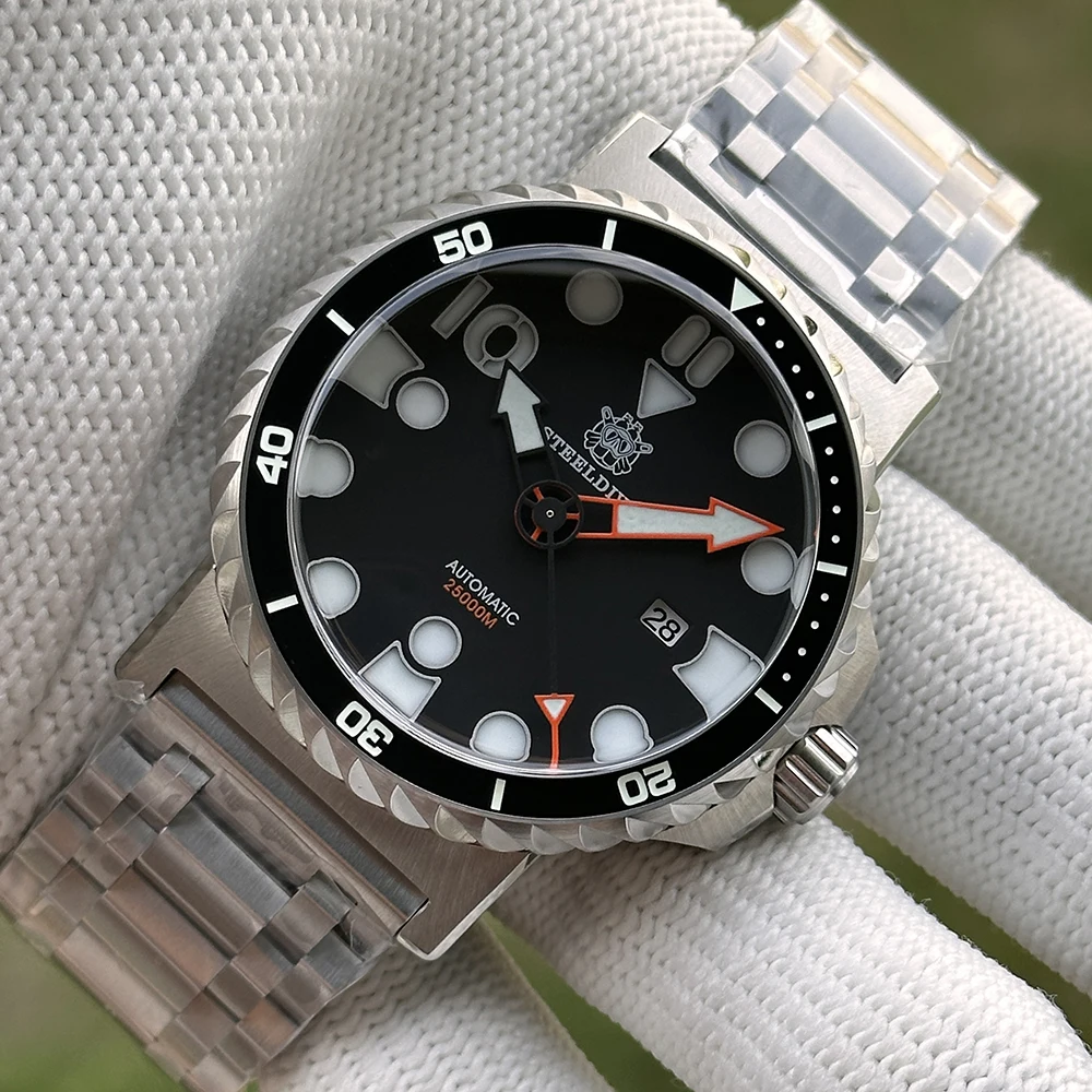 

STEELDIVE SD1982H Синие светящиеся 46,5 мм 25000 м Водонепроницаемые сапфировое стекло Керамический безель NH35 Автоматические мужские часы для дайвинга с датой