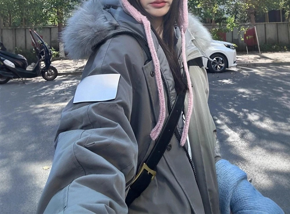 2025 New Winter Thick Workwear Made of Down Cotton for Women with Short Fur Collars, Overcoming Challenges