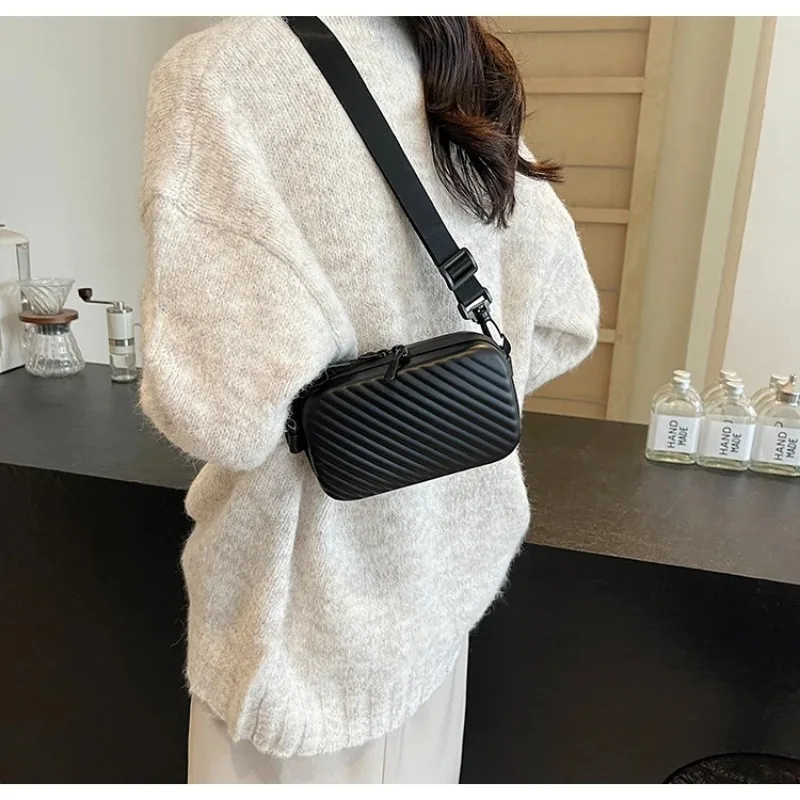 

Simple Lightweight Box Bag Unisex Trendy Diagonal Striped Shoulder Bag Soft PU Leather Pressed Shell Women's Messenger Bag