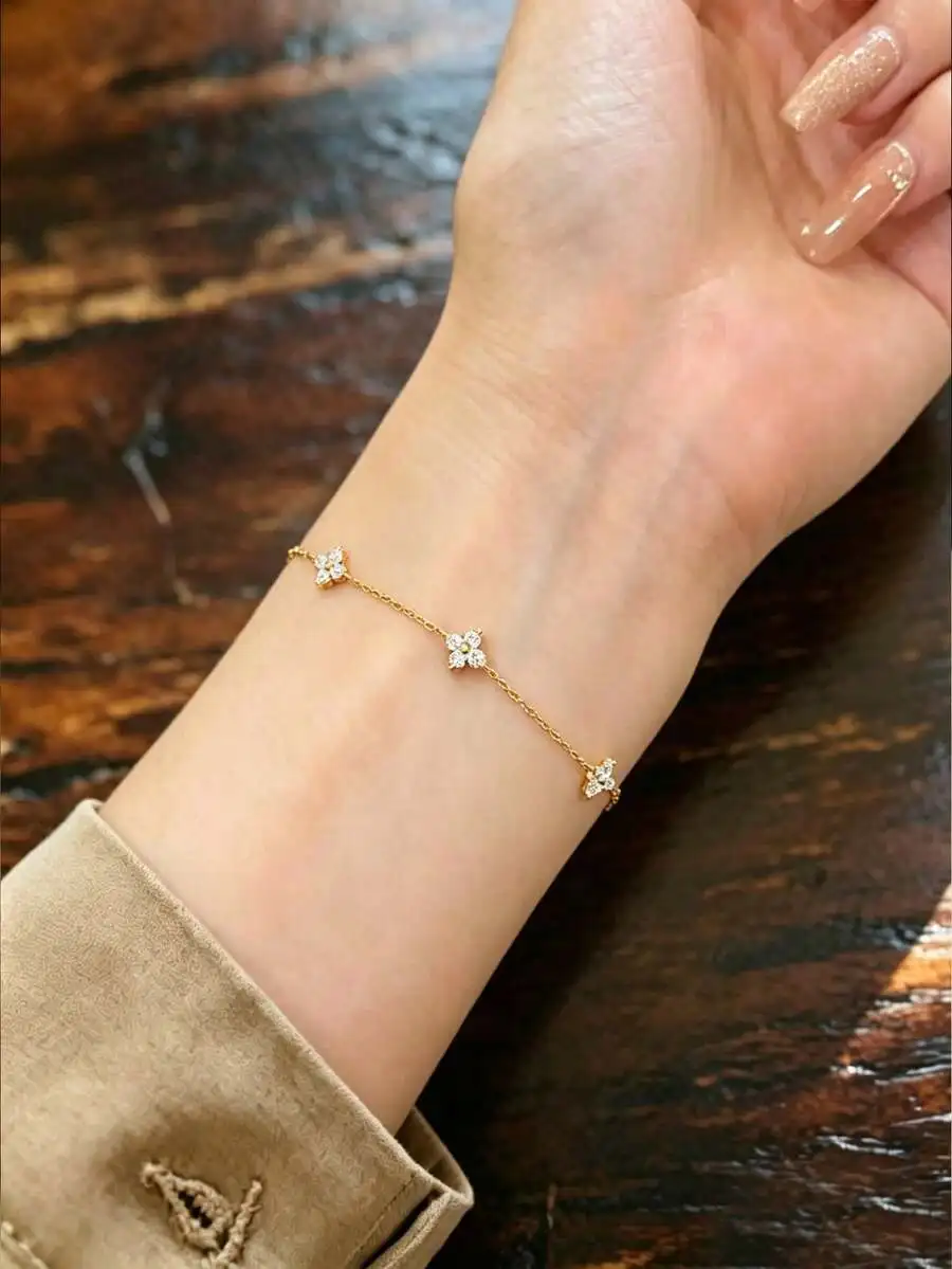 Waterproof Mini Zirconia Flower Pendant Bracelet in 18K Gold Plated Finish – Elegant Jewelry Gift for Women