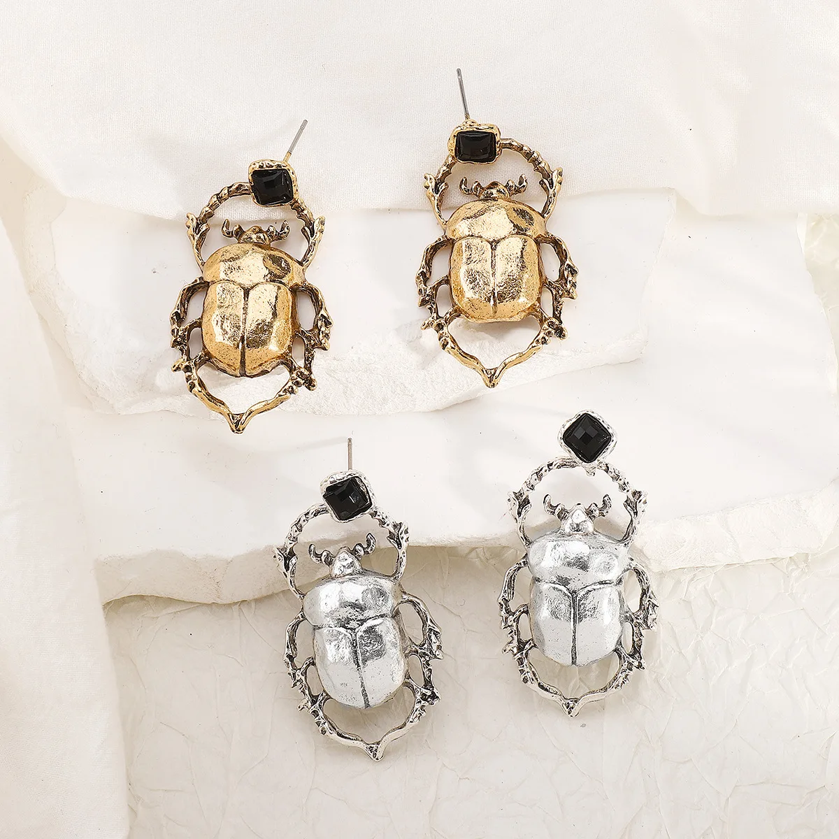 Vintage distressed beetle pendant earrings ZA exaggerated geometric diamond-inlaid alloy insect earrings