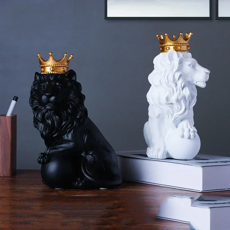 

European White Black Resin Crown Lion Ornaments Home Livingroom Desktop Sculpture Crafts Cabinet Office Table Figurines Decor