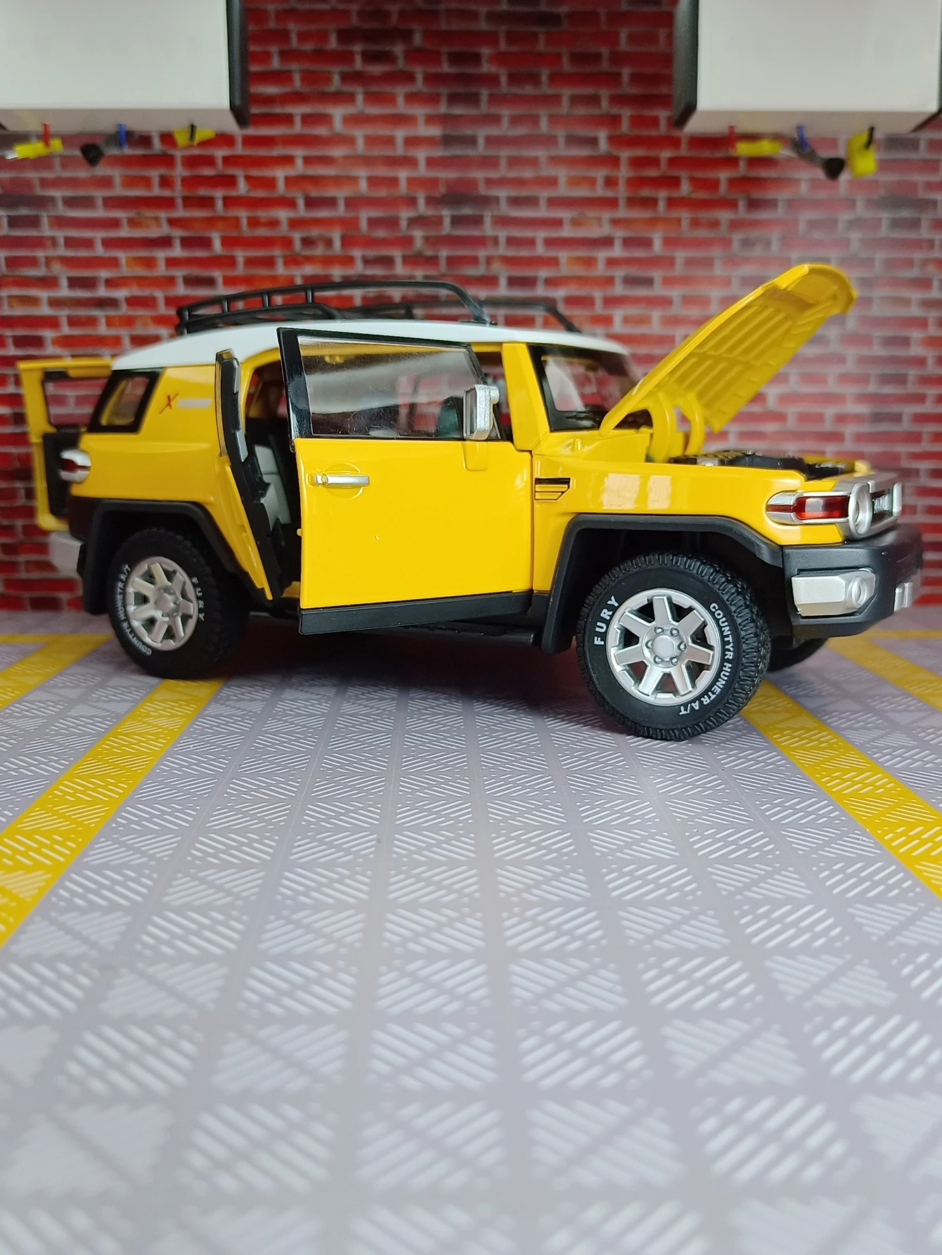 1:24  FJ Cruiser SUV Alloy Metal Diecast Car Model Hobby Sound & Light Simulated Ornaments Decoration Collection Gift Kids