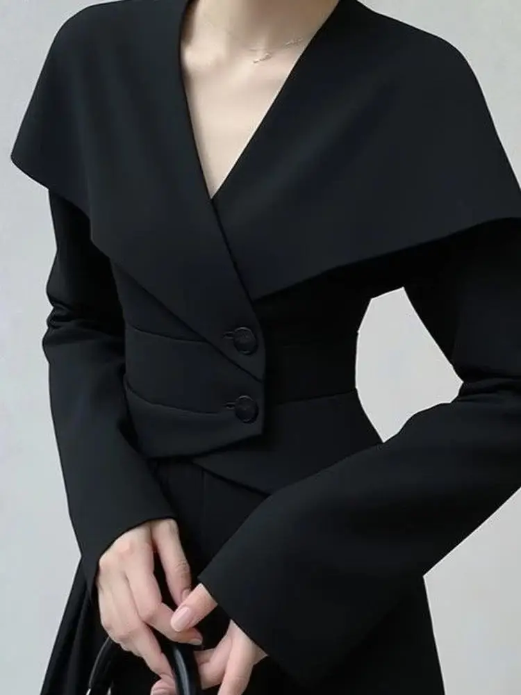 

Elegant Black Shirt Women's Fashionable Short Waist-Cinching Top Luxury Style Long Sleeve Turn-down Collar Casual Wear
