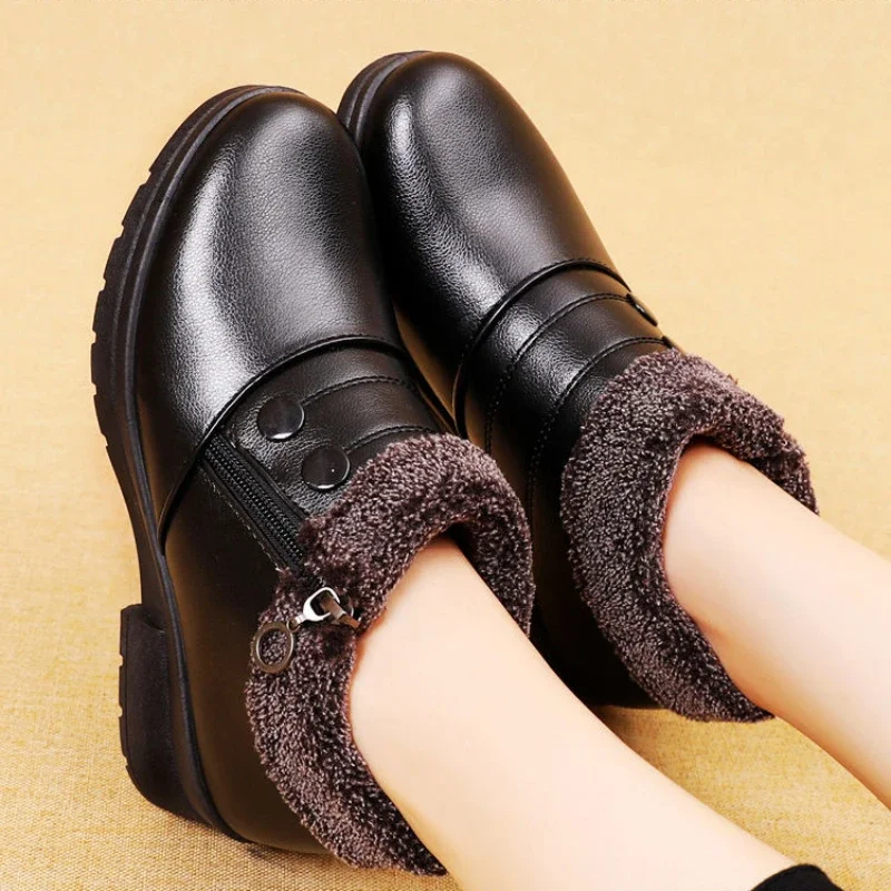 

2023 New Women Ankle Short Boots Waterproof Snow Boot Shoes Women Casual Lightweight Warm Winter Soft Leather Elderly shoe