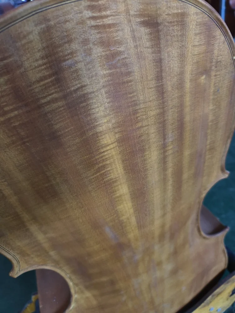Violonchelo 4/4, con Pequeños Defectos - Detector de Defectos de Inventario para Perfeccionistas